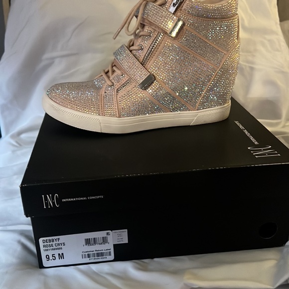 Size 9.5 International Concept from Macy’s color rose - Picture 2 of 2